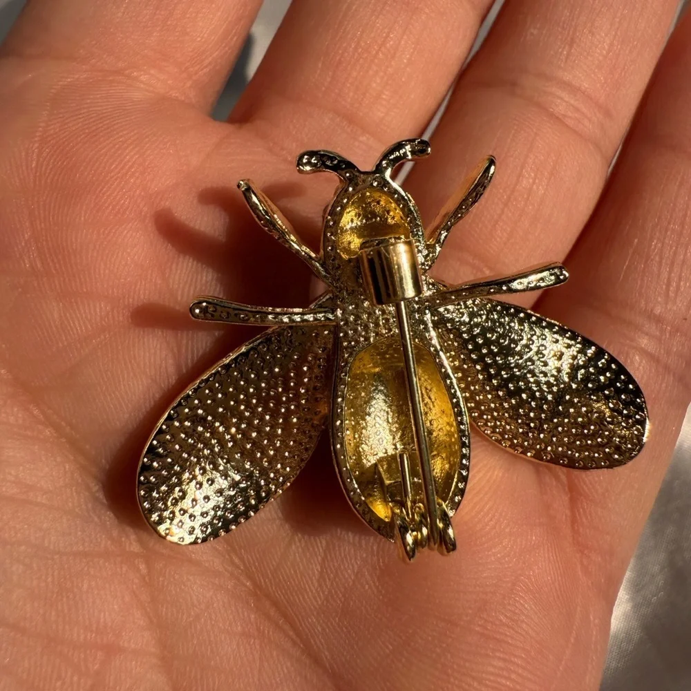 Queen bees unique pearls Gold Bee Brooch